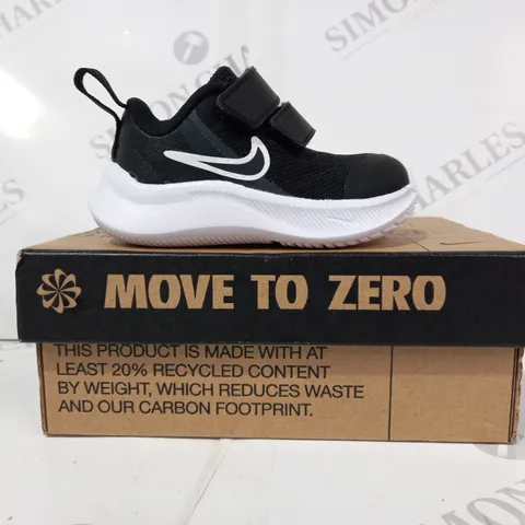 BOXED PAIR OF NIKE STAR RUNNER 3 INFANT SHOES IN BLACK/WHITE UK SIZE 2.5