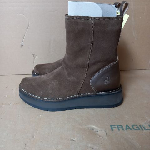 BOXED PAIR OF FLY LONDON BOOTS (BROWN), SIZE 5 UK