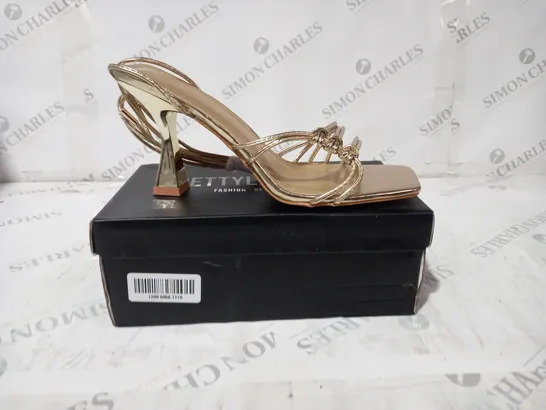 PLT SQUARE TOE SIDE KNOT DETAIL MID HEELED GOLD SIZE 7