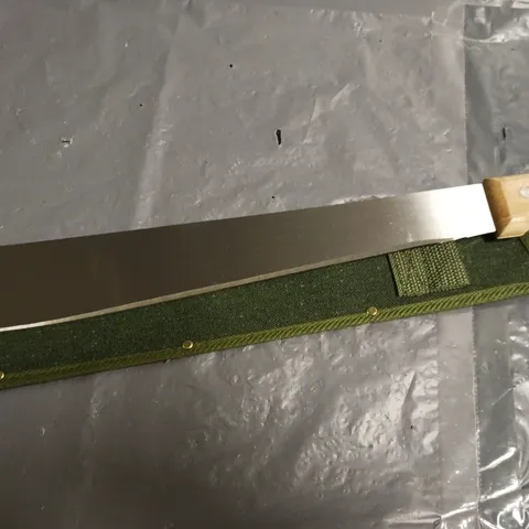 18" MACHETTE WITH WOODEN HANDLE AND GREEN SHEATH