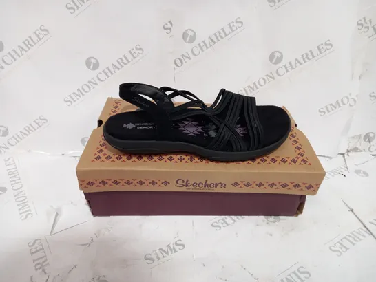 BOXED SKECHERS VEGAN SANDALS SIZE UNSPECIFIED