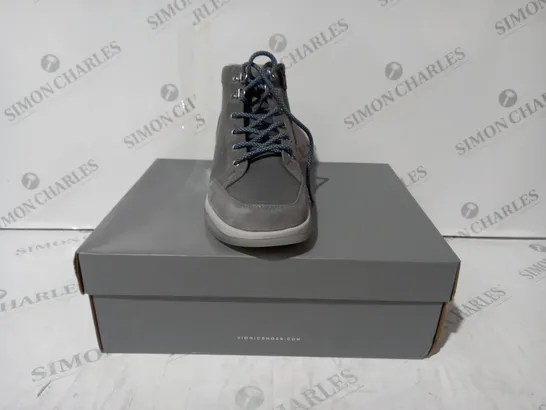 BOXED PAIR OF VIONIC SHOES IN GREY UK SIZE 7