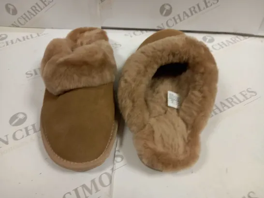 EMU NEST SLIPPERS IN CAMEL - 6