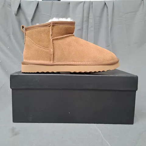 BOXED PAIR OF HUSH ULTRA MINI SHEEPSKIN BOOTS IN CHESTNUT EU SIZE 39