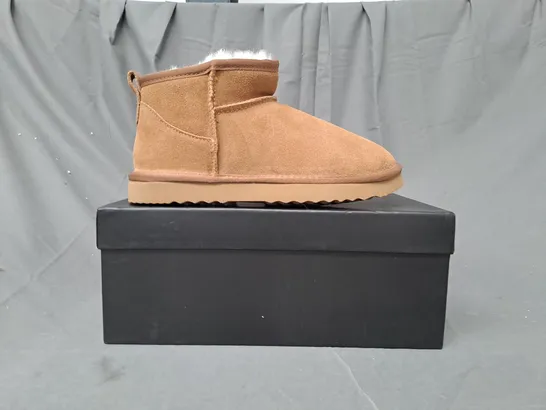 BOXED PAIR OF HUSH ULTRA MINI SHEEPSKIN BOOTS IN CHESTNUT EU SIZE 39