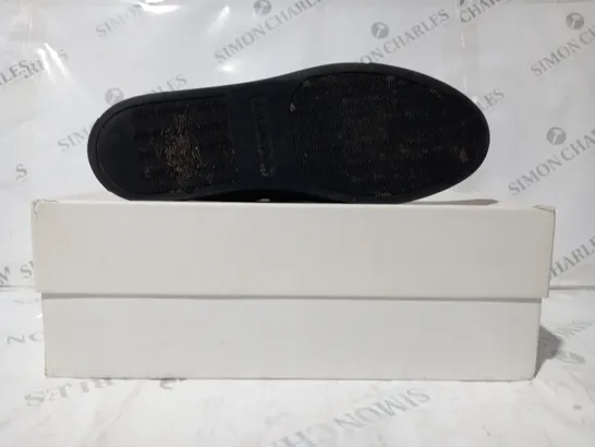 BOXED PAIR OF BALENCIAGA SHOES IN BLACK EU SIZE 41