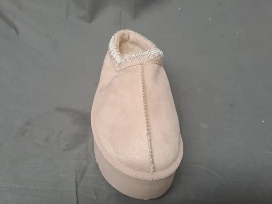 BOXED PAIR OF UGG PLATFORM SHOES IN BEIGE EU SIZE 40