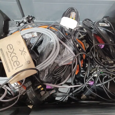 GROUP OF ASSORTED ELECTRONIC WIRES FOR COMPUTERS AND OTHER ELECTRONIC DEVICES  