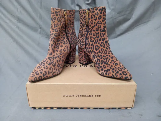 BOXED PAIR OF RIVER ISLAND WIDE FIT SUEDE ANKLE BOOTS IN TAN ANIMAL PRINT UK SIZE 3