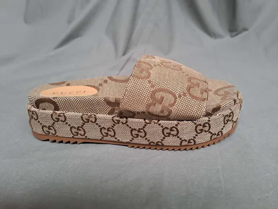 PAIR OF GUCCI PLATFORM SLIDES IN BROWN SIZE 38