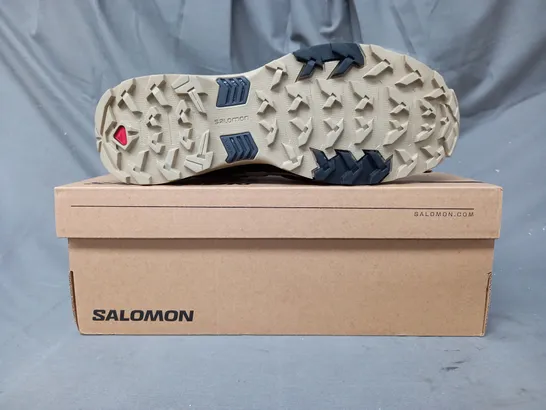 BOXED PAIR OF SALOMON X ULTRA 4 MID GTX SHOES IN KELP/BLACK/SAFARI UK SIZE 8.5