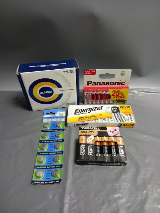 LARGE QUANTITY OF ASSORTED BATTERIES TO INCLUDE PANASONIC, DURACELL AND ENERGIZER