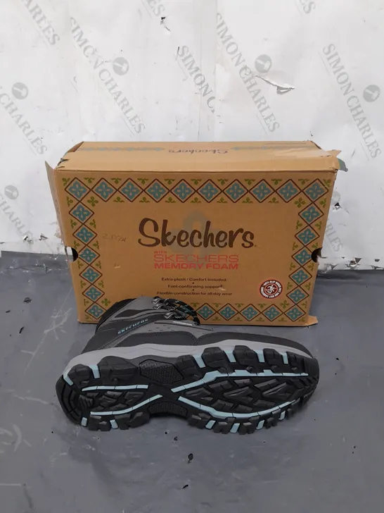 SKETCHERS MEMORY FOAM SIZE 6 GREY/BLUE WALKING BOOTS 