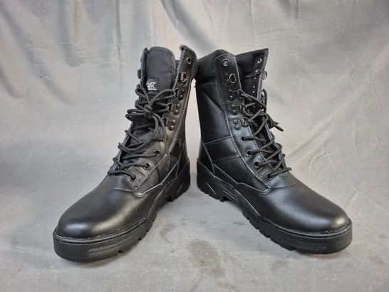 BOXED PAIR OF NITEHAWK MILITARY PATROL COMBAT BOOTS IN BLACK UK SIZE 7