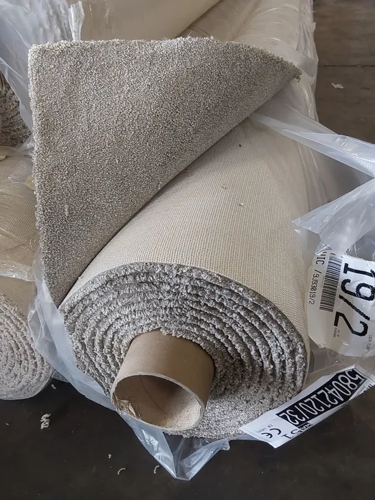 ROLL OF QUALITY EC HEARTLAND ULTRA BROADHEATH CARPET // APPROX SIZE: 5 X 6.8m