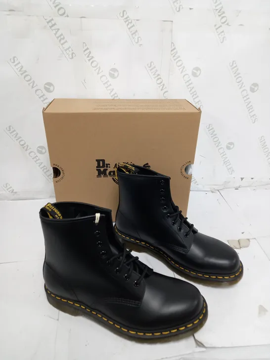 BOXED PAIR OF DR MARTENS BOOTS 1460 BLACK UK 8 