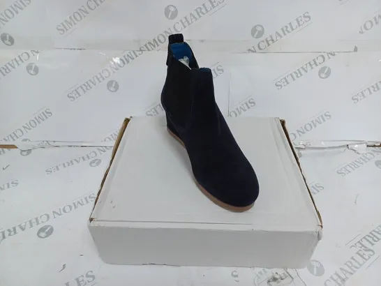 BOXED PAIR OF WHITE STUFF ISSY SUEDE WEDGE BOOTS IN NAVY BLUE - UK SIZE 6