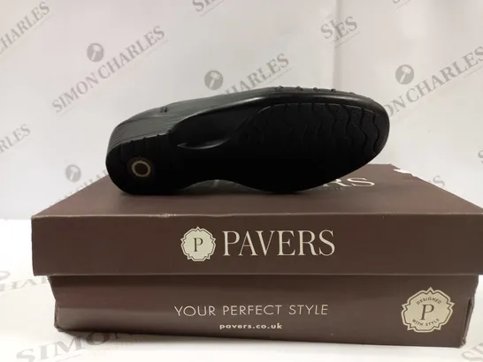 BOXED PAIR OF PAVERS SLIP ON SHOES UK SIZE 2 