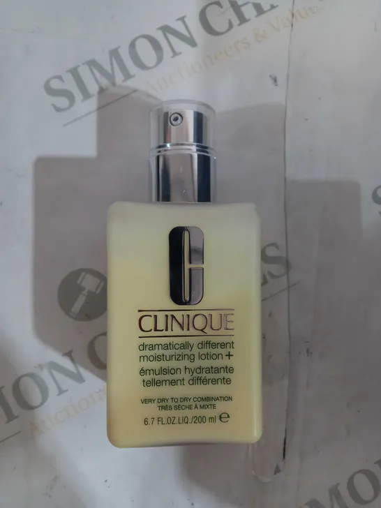 CLINIQUE DRAMATICALLY DIFFERENT MOISTURIZING CREAM 200 ML