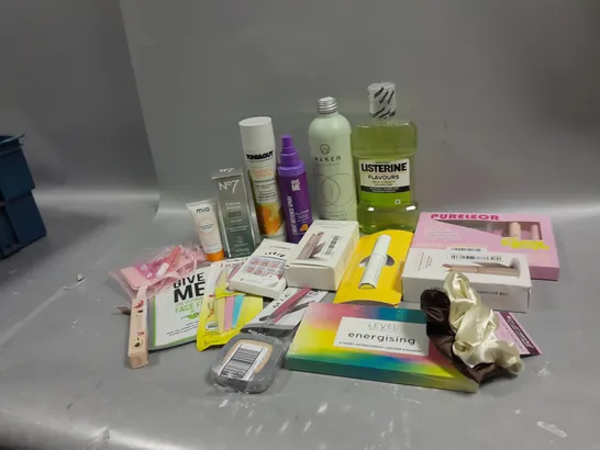 BOX OF APPROXIMATELY 15 COSMETIC ITEMS TO INCLUDE TONI&GUY CONDITIONER, MOUTHWASH, BODY WASH, ETC