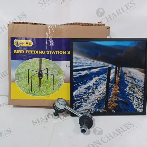 BOX OF 5 ASSORTED HOUSEHOLD ITEMS TO INCLUDE BLACK BORDERED SNOWY FIELD ART PRINT, FRONT STABILISER BAR LINK, HYFIVE BIRD FEEDING STATION STABILISER, ETC