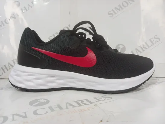 PAIR OF NIKE TRAINERS IN BLACK/RED UK SIZE 5.5