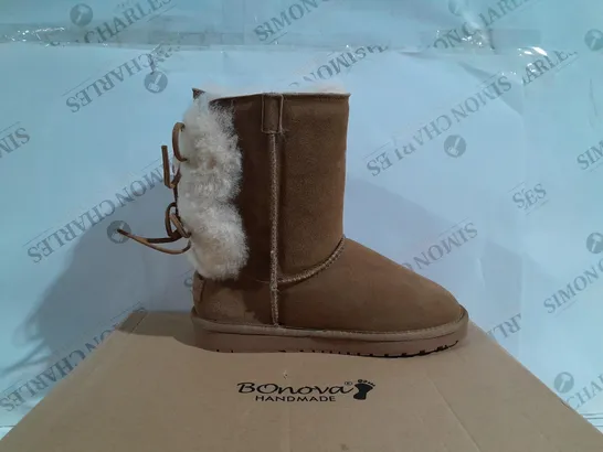 BOXED PAIR OF BONOVA SHEEPSKIN DOUBLE BOW BOOTS IN CHESTNUT - SIZE 5 