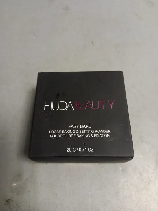 HUDA BEAUTY EASY BAKE LOOSE BAKING AND SETTING POWDER 20G