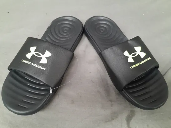 PAIR OF UNDER ARMOUR SLIDERS IN BLACK UK SIZE 7