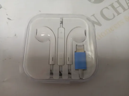 WHITE WIRED EARBUDS WITH LIGHTENING CONNECTOR