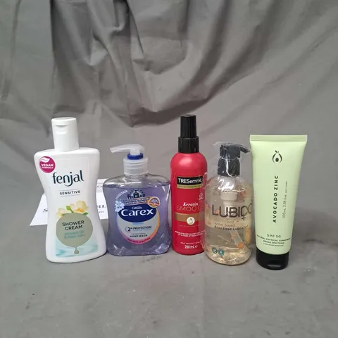 APPROXIMATELY 20 ASSORTED COSMETIC PRODUCTS TO INCLUDE CAREX HANDWASH, TRESEMME HEAT PROTECTION SPRAY AND FENJAL SHOWER CREAM ETC. 