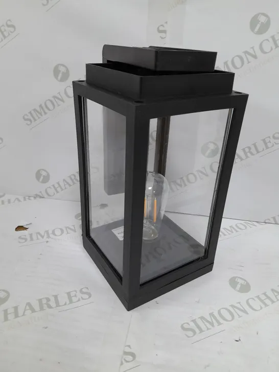 OUTDOOR LANTERN IN BLACK 