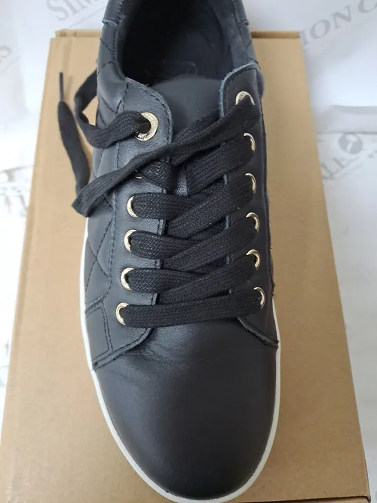 BOXED DUNE LONDON TRAINERS IN BLACK SIZE 6.5 