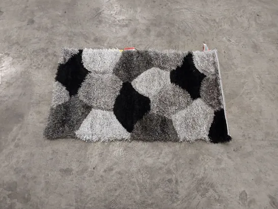 NON SLIP 100% POLYPROPYLENE GEOMETRIC RUG // 60 X 110CM