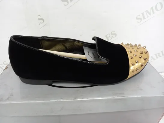 FLAT HEELED SPIKEY GOLD TOE VELVET SIZE 4