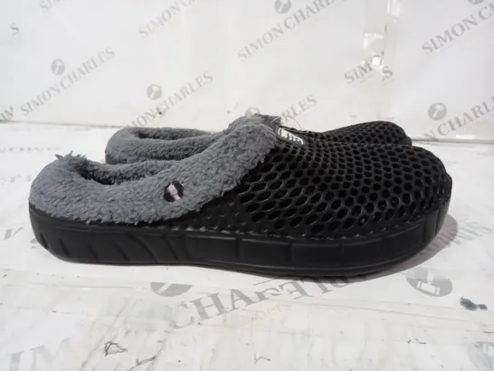 BLACK LEATHER FLUFFY LINING SLIPPERS SIZE 41