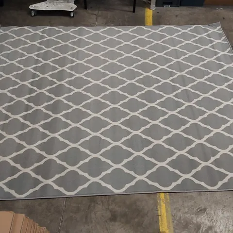 DECASTRO GREY RUG // 190 X 280CM