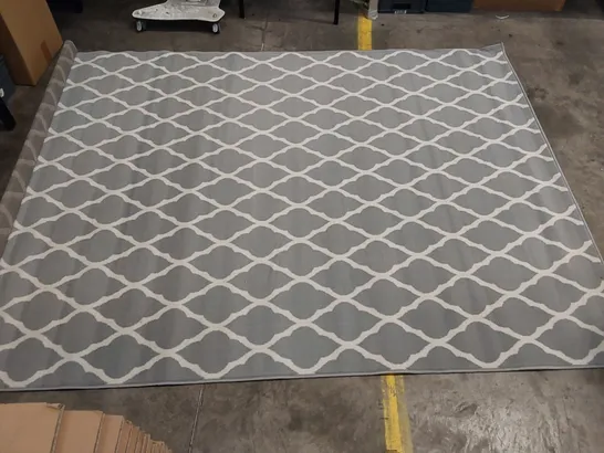 DECASTRO GREY RUG // 190 X 280CM