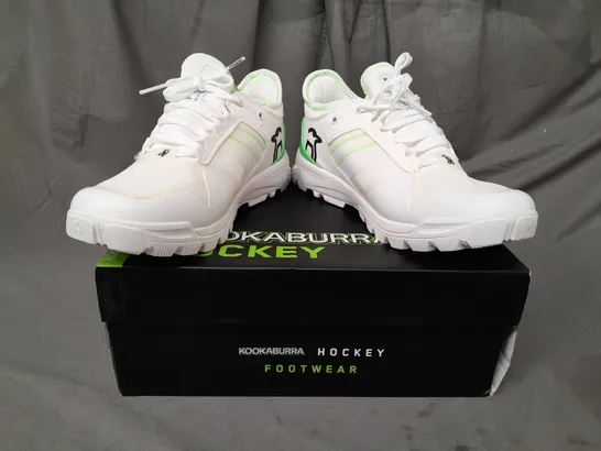 BOXED PAIR OF KOOKABURRA HOCKEY SPIRIT SHOES IN WHITE/GREEN UK SIZE 10