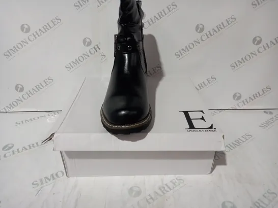 BOXED PAIR OF SHOES BY EMMA ANKLE BOOTS IN BLACK SIZE 7