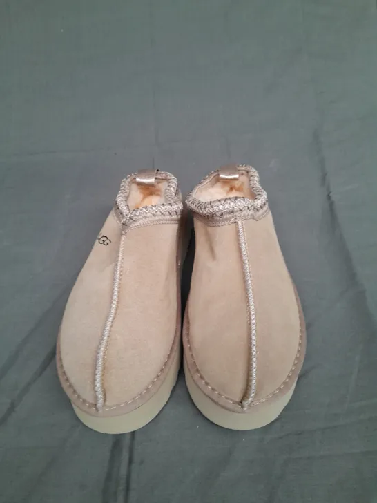 UNBOXED PAIR OF UGG TREADLIGHT BROWN SIZE 39