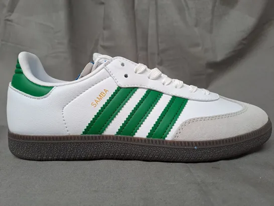 BOXED PAIR OF ADIDAS SAMBA SHOES IN WHITE/GREEN UK SIZE 6