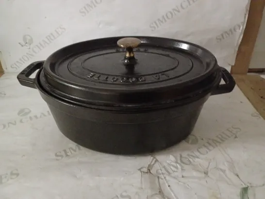 STAUB CAST IRON ROASTER/COCOTTE, OVAL 29 CM, 4.25 L, BLACK