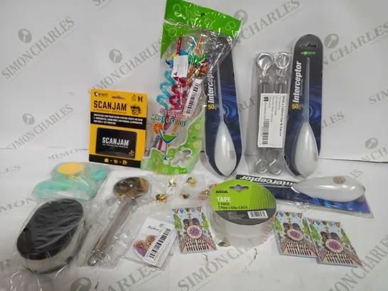 BOX TO CONTAIN APPROX 30 X ASSORTED HOUSEHOLD PRODUCTS, INCLUDES PINS, PIZZA CUTTER, STRAWS ETC 