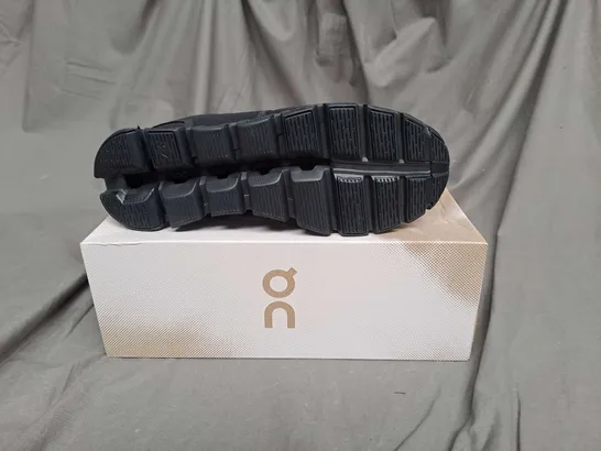 BOXED PAIR OF CLOUD 5 TRAINERS IN BLACK SIZE 10