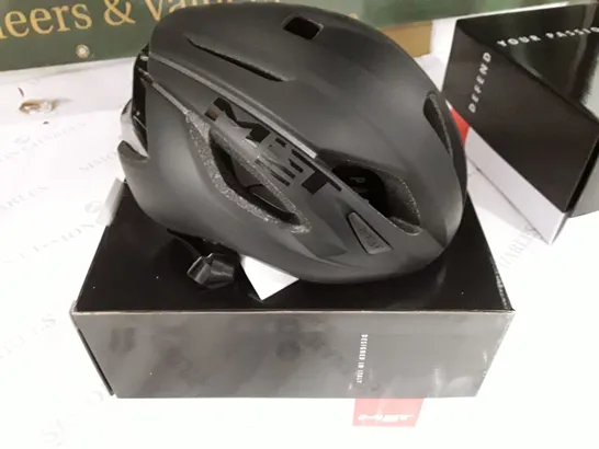 BOXED MET STRALE ROAD CYCLING HELMET - M 56/58