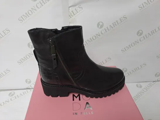 MODA IN PELLE BOXED BLACK LEATHER ZIPPED BOOTS SIZE 5