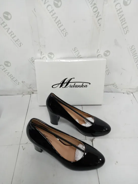 BOXED PAIR OF ALULANKA BLACK PUMP HEELS SIZE 36