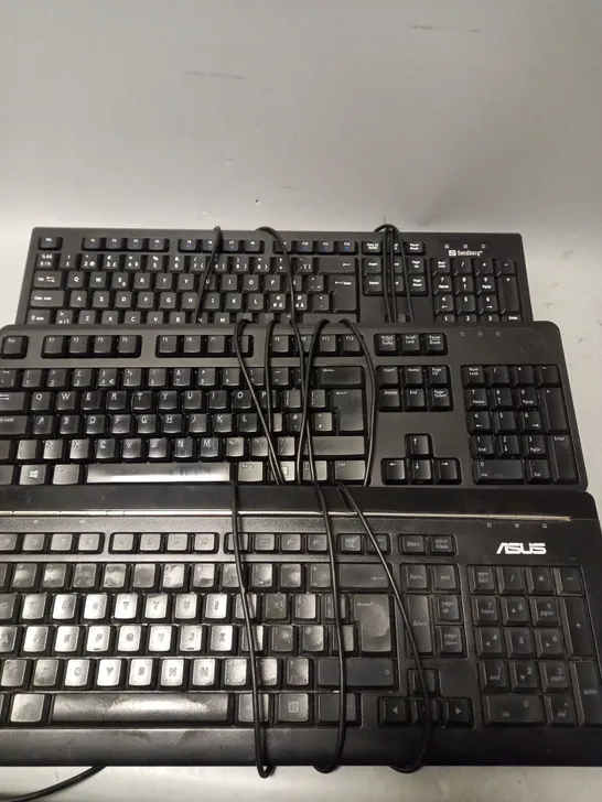 BOX OF APPROXIMATELY 15 ASSORTED KEYBOARDS TO INCLUDE - MICROSOFT , DELL, ASUS ETC