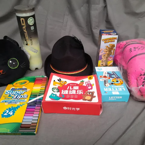 BOX OF APPROX 15 ASSORTED TOYS AND GAMES TO INCLUDE - TEDDIES, BOXING GLOVES AND CRAYOLA